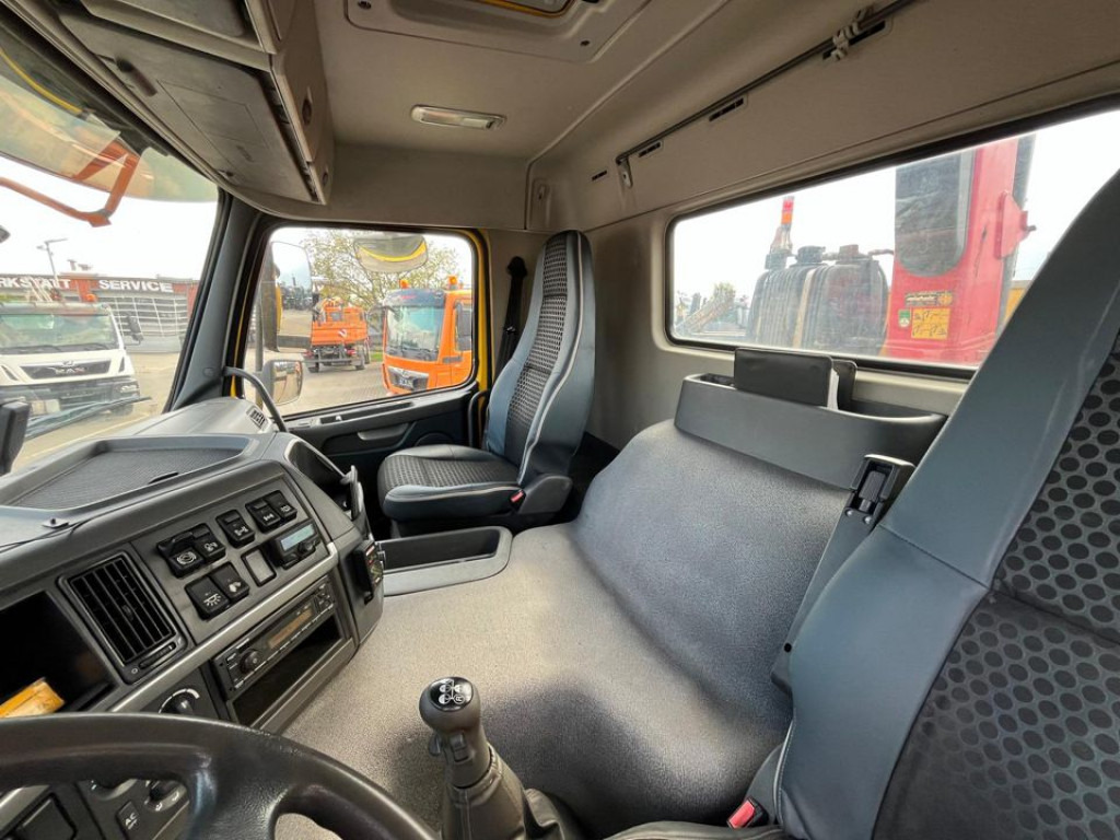 VOLVO (S) Truck FM 330 4x4 Pritsche Kran Singelreifen Funkfernbedienung - Dropside/ Flatbed truck, Crane truck: picture 2 VOLVO (S) Truck FM 330 4x4 Pritsche Kran Singelreifen Funkfernbedienung - Dropside/ Flatbed truck, Crane truck: picture 2