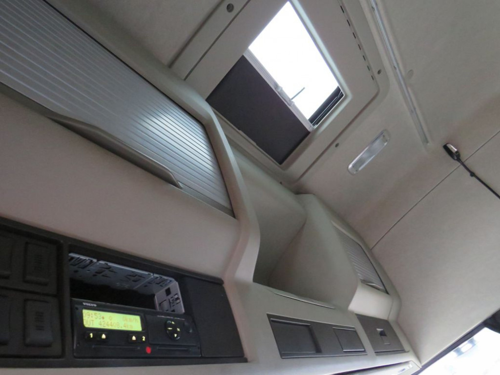 VOLVO (S) Truck FM 380 Pritsche LBW LBW 2to Tautli.+Edscha - Curtainsider truck: picture 3 VOLVO (S) Truck FM 380 Pritsche LBW LBW 2to Tautli.+Edscha - Curtainsider truck: picture 3