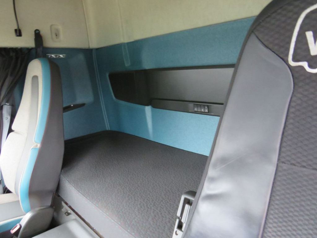 VOLVO (S) Truck FM 380 Pritsche LBW LBW 2to Tautli.+Edscha - Curtainsider truck: picture 4 VOLVO (S) Truck FM 380 Pritsche LBW LBW 2to Tautli.+Edscha - Curtainsider truck: picture 4