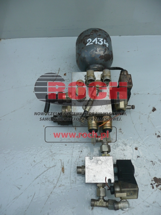 GIB2-ZF + 296085 24VDC-4A + 296085 24VDC-4A + HYDROAKUMULATOR 0,7L - Hydraulic valve for Wheel excavator: picture 1 GIB2-ZF + 296085 24VDC-4A + 296085 24VDC-4A + HYDROAKUMULATOR 0,7L - Hydraulic valve for Wheel excavator: picture 1