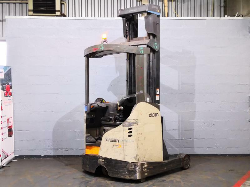 Crown ESR5000-1.4 - Reach truck: picture 2 Crown ESR5000-1.4 - Reach truck: picture 2