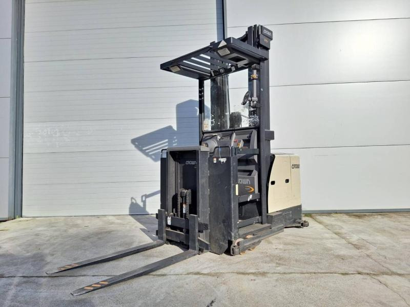 Crown SP3522-1.0 - Order picker: picture 1 Crown SP3522-1.0 - Order picker: picture 1