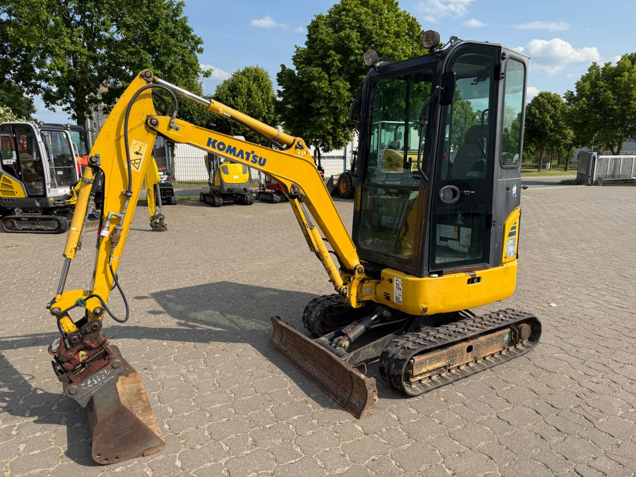 Komatsu PC 16R-3HS, Bj 17, 2210 BH, Tilt mit HS01, GL - Mini excavator: picture 1 Komatsu PC 16R-3HS, Bj 17, 2210 BH, Tilt mit HS01, GL - Mini excavator: picture 1