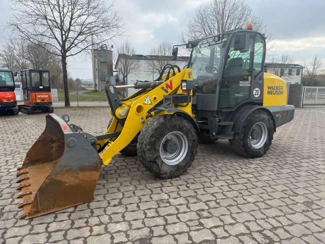 Wacker WL 70, Bj 21, 1625 BH, 122 PS, Schaufel Gabel Wacker WL 70, Bj 21, 1625 BH, 122 PS, Schaufel Gabel - Wheel loader: picture 1 Wacker WL 70, Bj 21, 1625 BH, 122 PS, Schaufel Gabel Wacker WL 70, Bj 21, 1625 BH, 122 PS, Schaufel Gabel - Wheel loader: picture 1