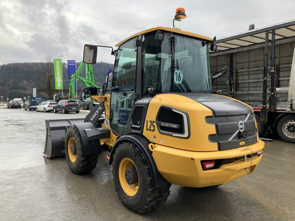 Volvo JL25H Electric - Skid steer loader: picture 3 Volvo JL25H Electric - Skid steer loader: picture 3