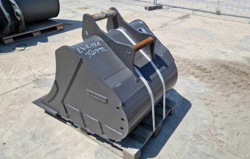 Volvo Tieflöffel mit Messer - Backhoe loader: picture 3 Volvo Tieflöffel mit Messer - Backhoe loader: picture 3