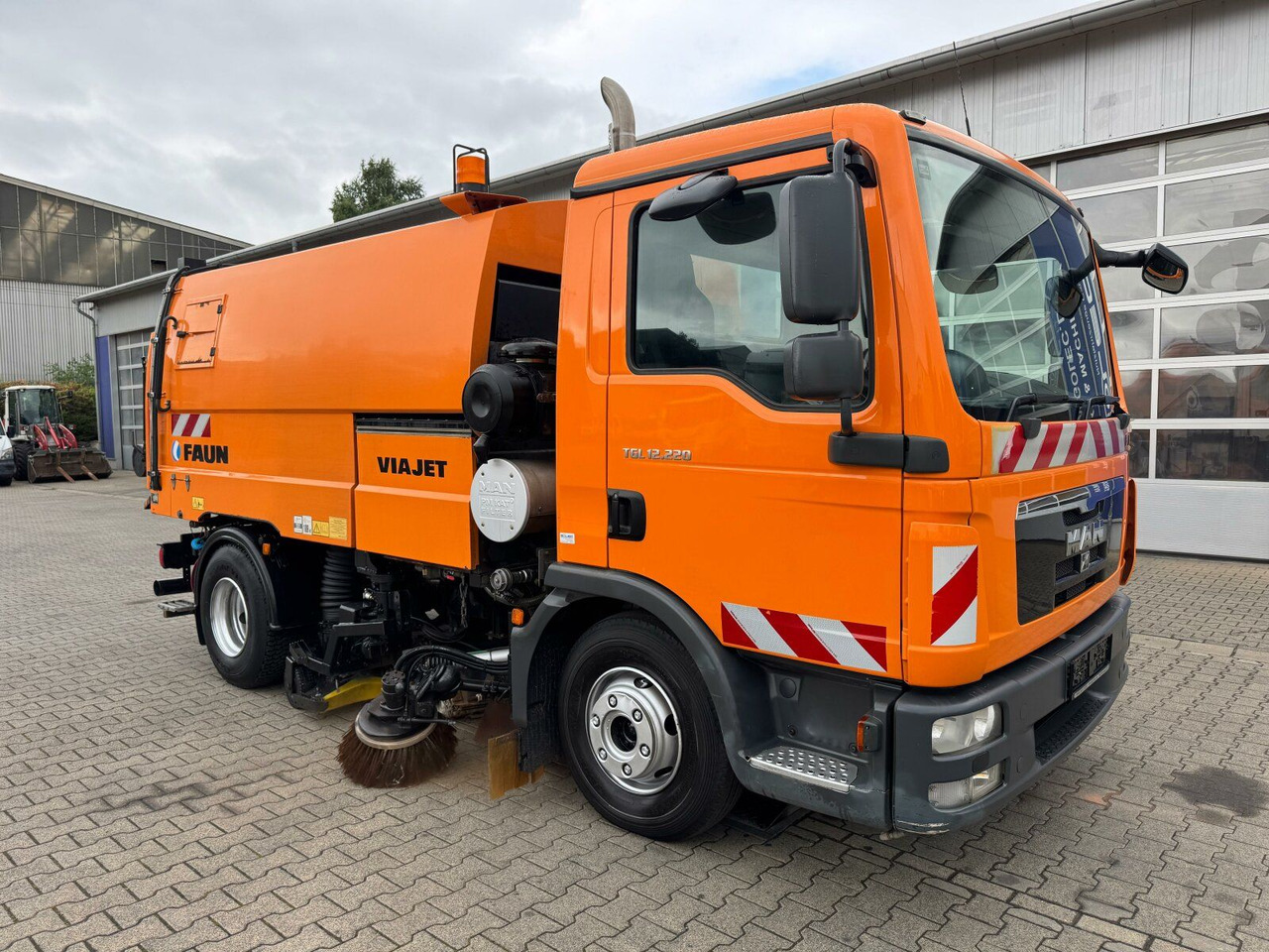 MAN 12.220 4x2 BL Kehrmaschine Viajet 5RHS - Road sweeper: picture 2 MAN 12.220 4x2 BL Kehrmaschine Viajet 5RHS - Road sweeper: picture 2