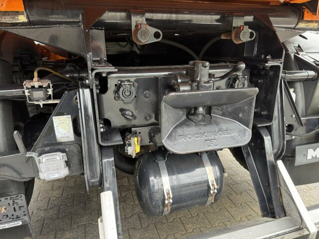 MAN TGS 28.400 6x4-4 Kipper Kran Palfinger PK9002 - Tipper, Crane truck: picture 3 MAN TGS 28.400 6x4-4 Kipper Kran Palfinger PK9002 - Tipper, Crane truck: picture 3