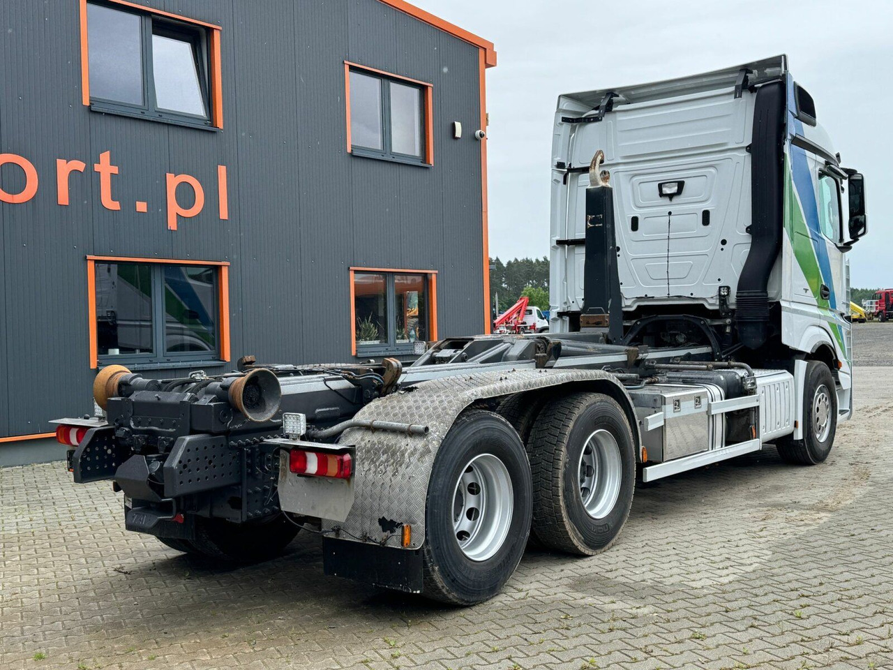 Mercedes-Benz ACTROS 2658 6x2 Abrollkipper MEILLER RK 26.67K - Hook lift truck: picture 5 Mercedes-Benz ACTROS 2658 6x2 Abrollkipper MEILLER RK 26.67K - Hook lift truck: picture 5