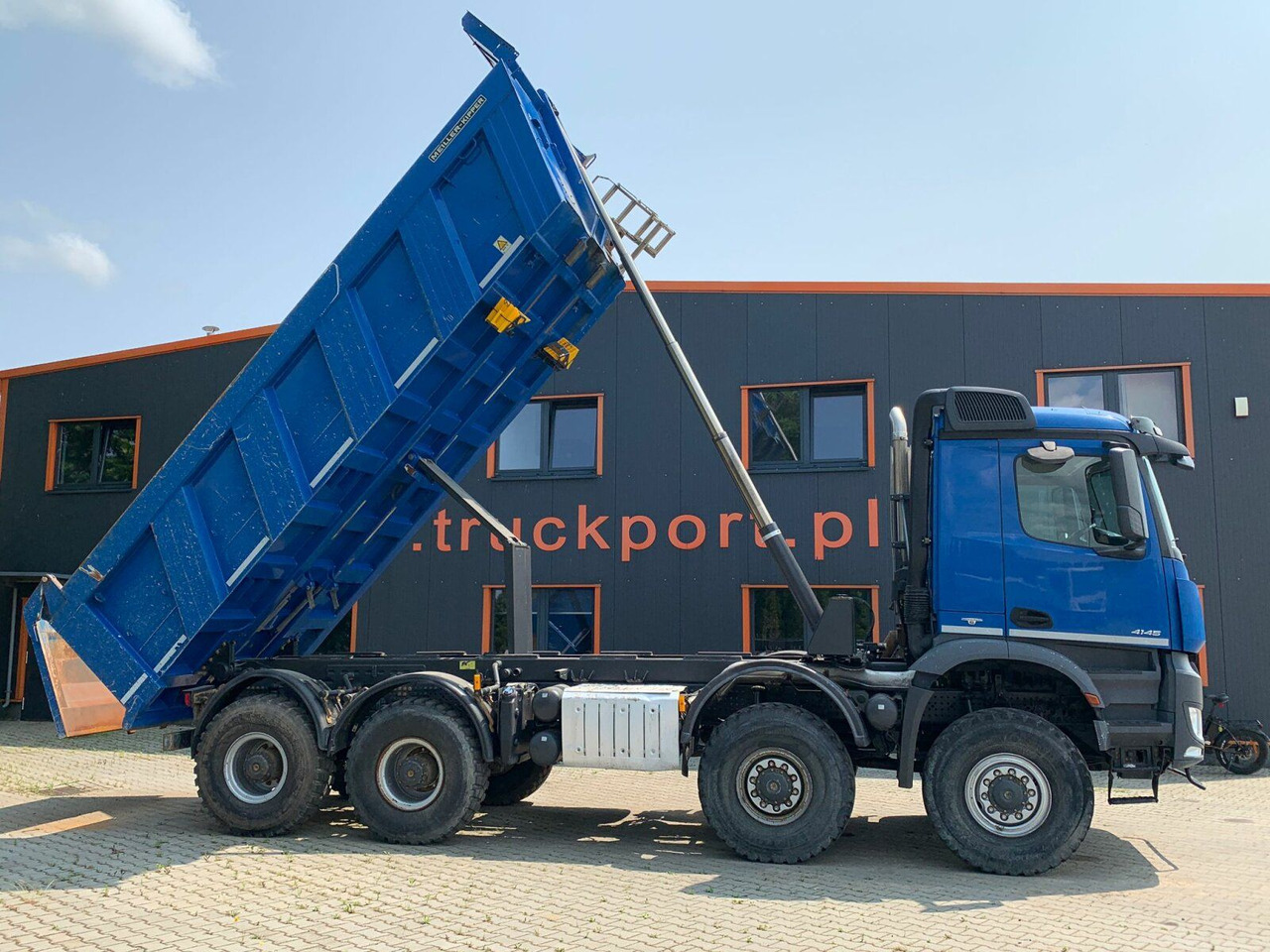Mercedes-Benz AROCS 4145 8x8 EURO6 Muldenkipper TOP! - Tipper: picture 4 Mercedes-Benz AROCS 4145 8x8 EURO6 Muldenkipper TOP! - Tipper: picture 4