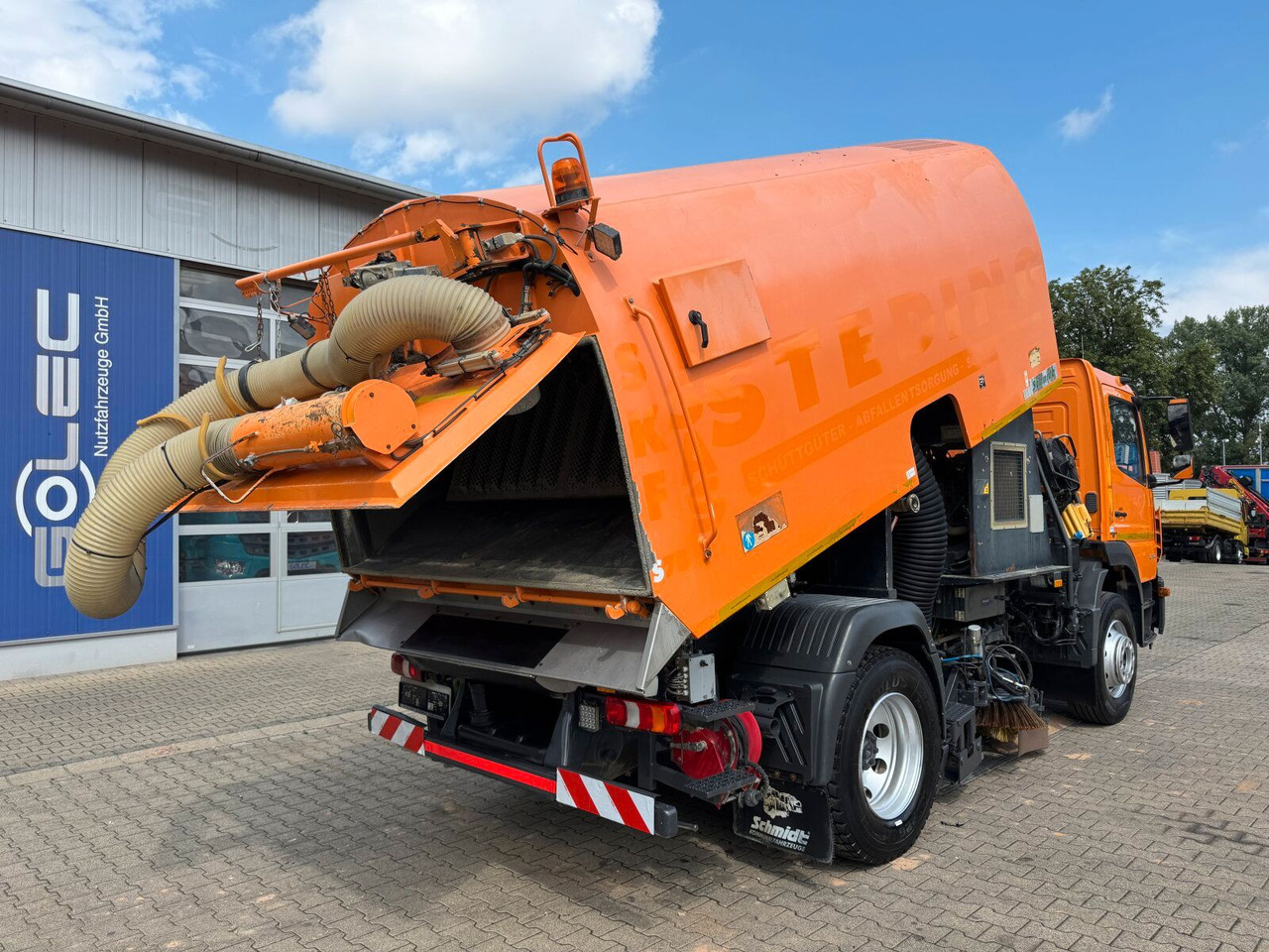 Mercedes-Benz Atego 1324 4x2 Kehrmaschine Schmidt SKF S7B 7 m³ - Road sweeper: picture 5 Mercedes-Benz Atego 1324 4x2 Kehrmaschine Schmidt SKF S7B 7 m³ - Road sweeper: picture 5