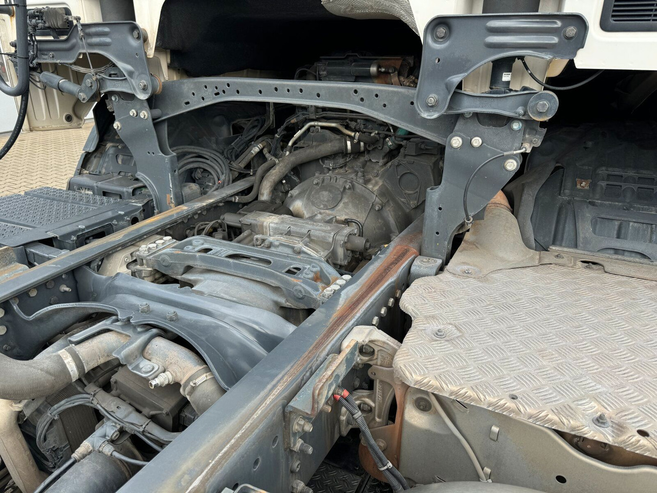 Cab chassis truck, Crane truck Scania G 410 B8x2*6 NB LNG Fahrgestell Nebenantrieb: picture 10