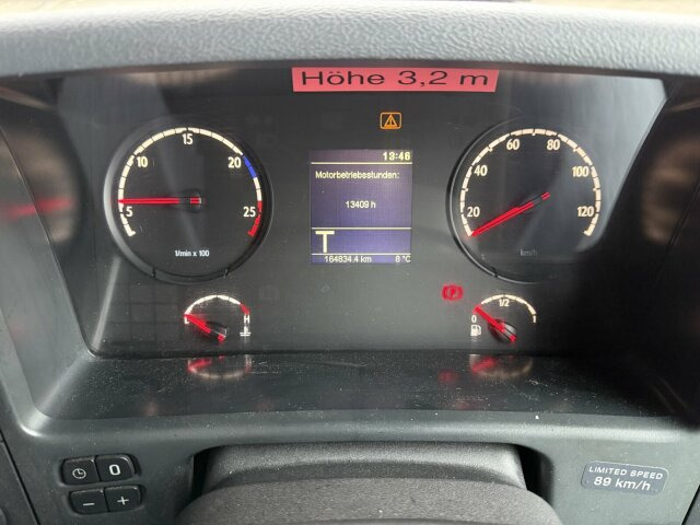 Scania P230 Kehrmaschine Johnston VT605- 6 M³ - Road sweeper: picture 2 Scania P230 Kehrmaschine Johnston VT605- 6 M³ - Road sweeper: picture 2