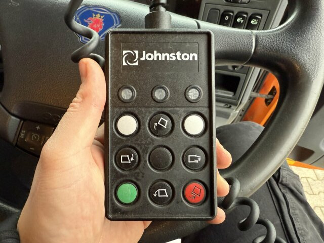 Scania P230 Kehrmaschine Johnston VT605- 6 M³ - Road sweeper: picture 5 Scania P230 Kehrmaschine Johnston VT605- 6 M³ - Road sweeper: picture 5