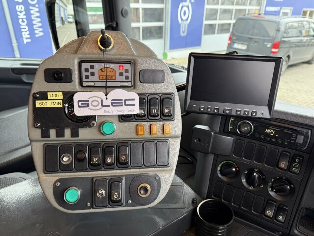 Scania P230 Kehrmaschine Johnston VT605- 6 M³ - Road sweeper: picture 4 Scania P230 Kehrmaschine Johnston VT605- 6 M³ - Road sweeper: picture 4