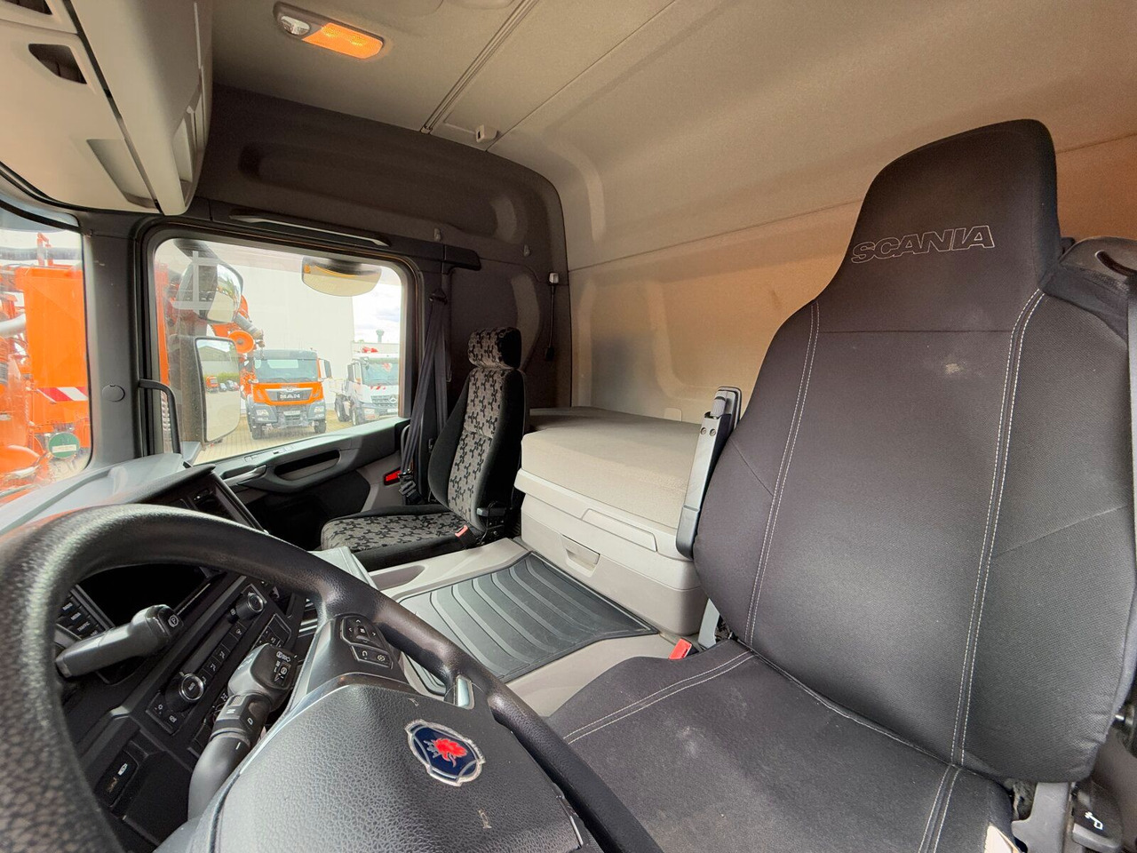 Tractor unit Scania G450 XT 4x4 Euro 6 SZM Kipphydraulik Blatt/ Luft: picture 8
