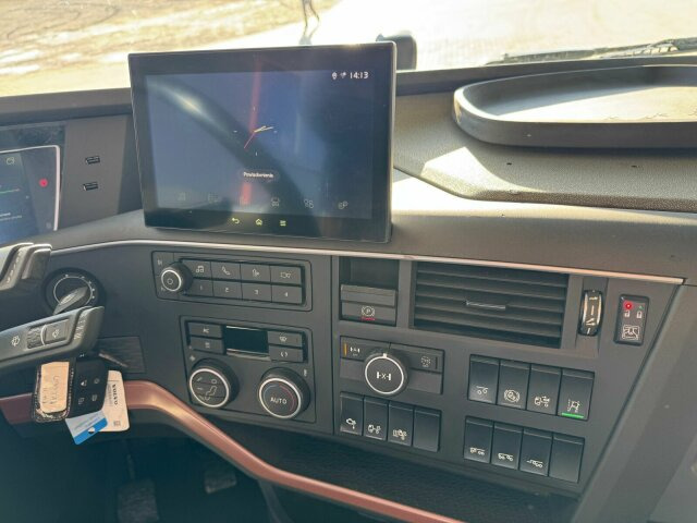 Volvo FH16 750 8X4 Holztransport Alukar TOP! - Timber truck: picture 2 Volvo FH16 750 8X4 Holztransport Alukar TOP! - Timber truck: picture 2