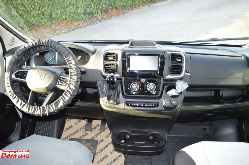 Semi-integrated motorhome Weinsberg CaraCompact 600 MEG EDITION [PEPPER] Care-Drive-: picture 10