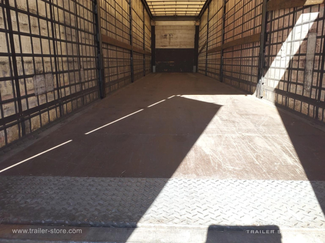 SCHMITZ Curtainsider Standard - Curtainsider semi-trailer: picture 3 SCHMITZ Curtainsider Standard - Curtainsider semi-trailer: picture 3