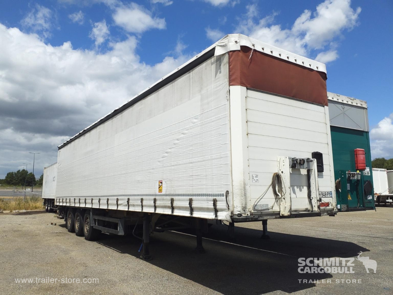SCHMITZ Curtainsider Standard Taillift - Curtainsider semi-trailer: picture 1 SCHMITZ Curtainsider Standard Taillift - Curtainsider semi-trailer: picture 1