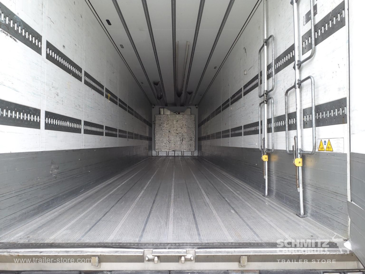 SCHMITZ Reefer Standard Taillift - Isothermal semi-trailer: picture 3 SCHMITZ Reefer Standard Taillift - Isothermal semi-trailer: picture 3