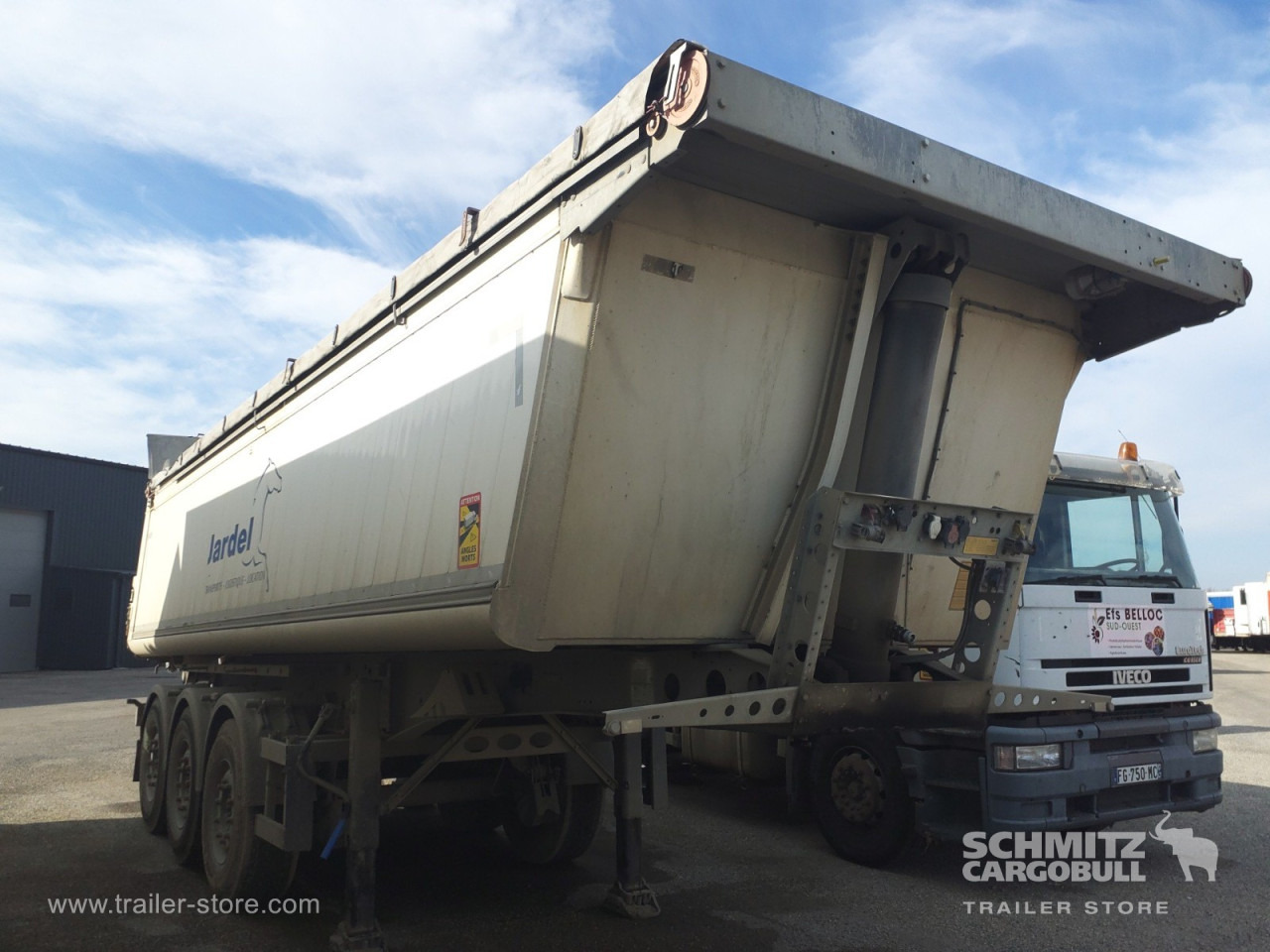 SCHMITZ Tipper Alu-square sided body 24m³ - Tipper semi-trailer: picture 1 SCHMITZ Tipper Alu-square sided body 24m³ - Tipper semi-trailer: picture 1