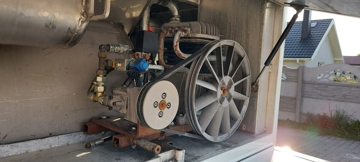 Vacuum truck Volkswagen LT55 COMBI HYDRO OIL ADR INOX: picture 28