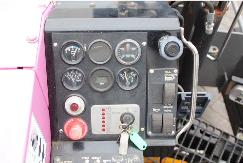 TANGUAY WP50 Bermverharder - Paved shoulder - Shoulderpavement - Straßenrandbefe TANGUAY WP50 - Construction machinery: picture 5 TANGUAY WP50 Bermverharder - Paved shoulder - Shoulderpavement - Straßenrandbefe TANGUAY WP50 - Construction machinery: picture 5