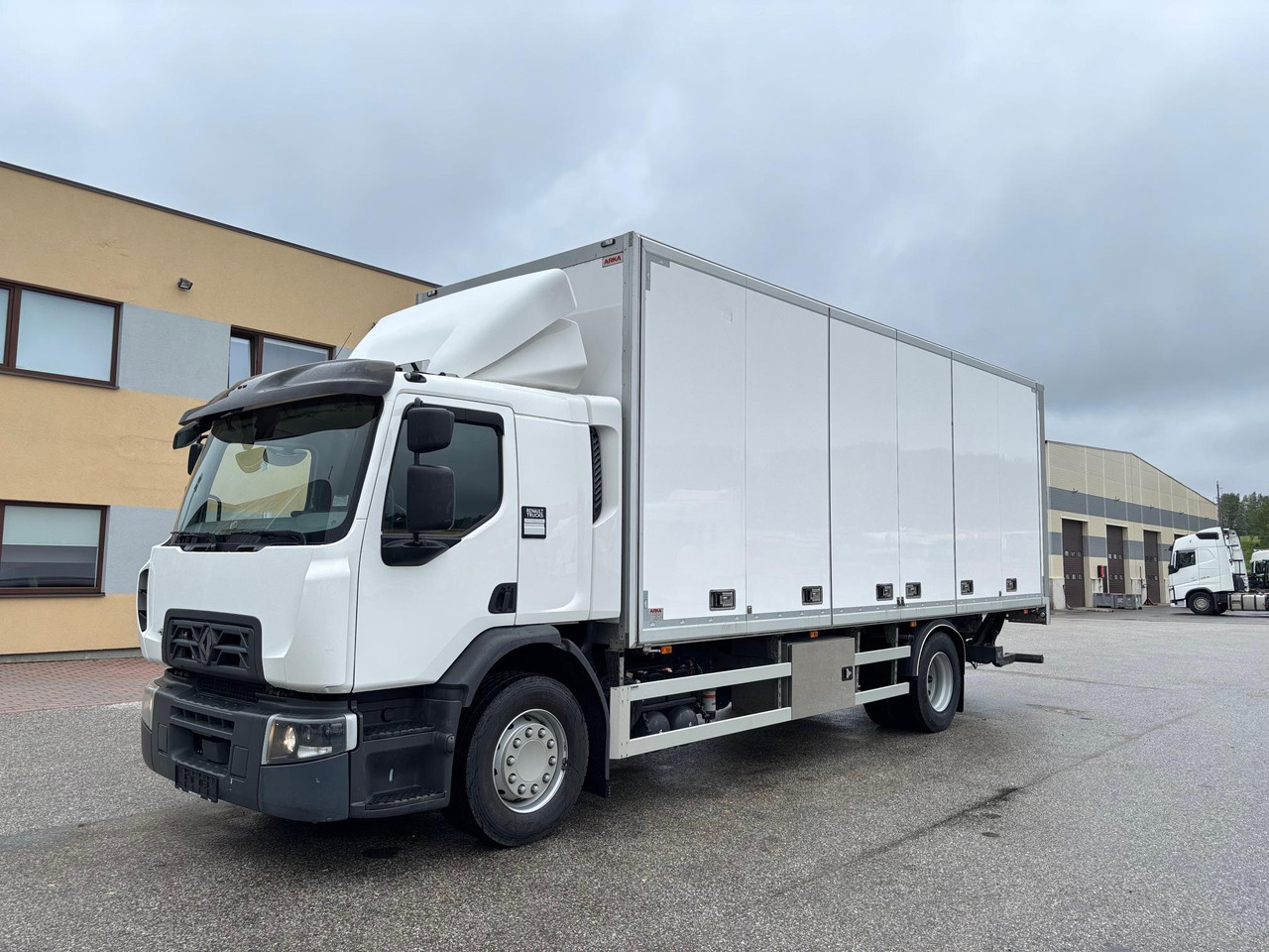 RENAULT D WIDE 320 - Box truck: picture 3 RENAULT D WIDE 320 - Box truck: picture 3