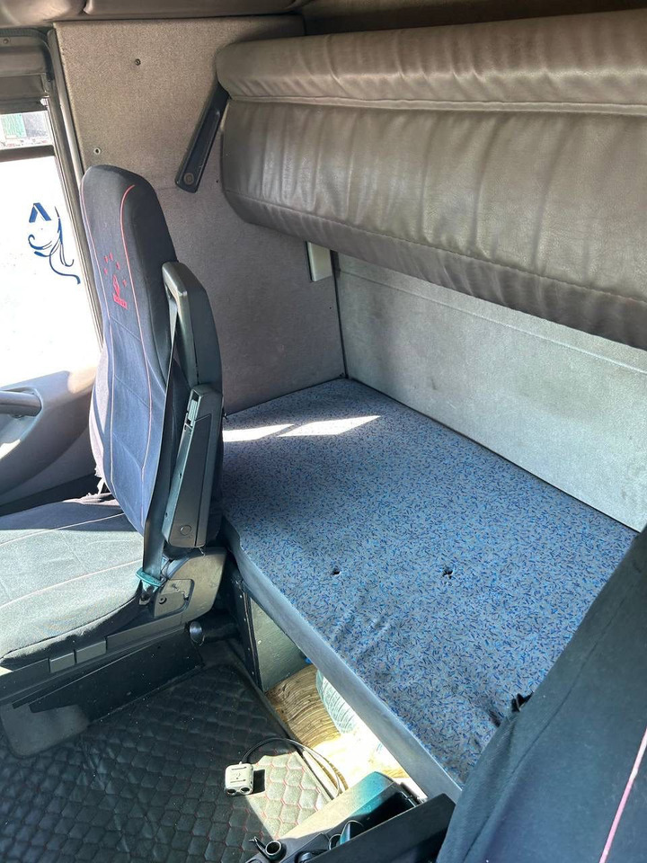 Tractor unit RENAULT Magnum 440: picture 11 Tractor unit RENAULT Magnum 440: picture 11