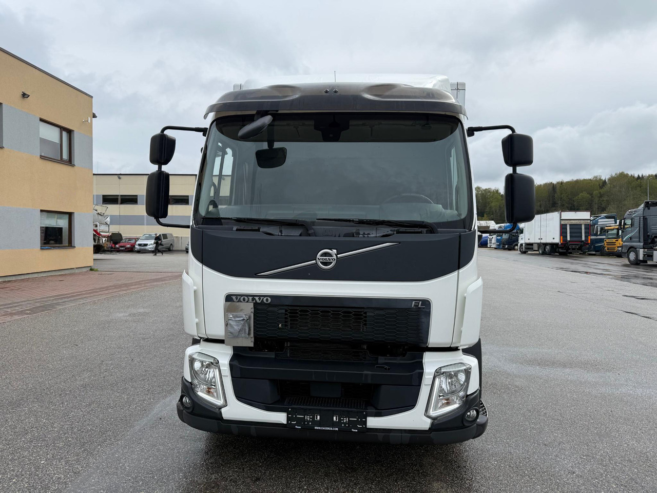 VOLVO FL250 - Box truck: picture 3 VOLVO FL250 - Box truck: picture 3
