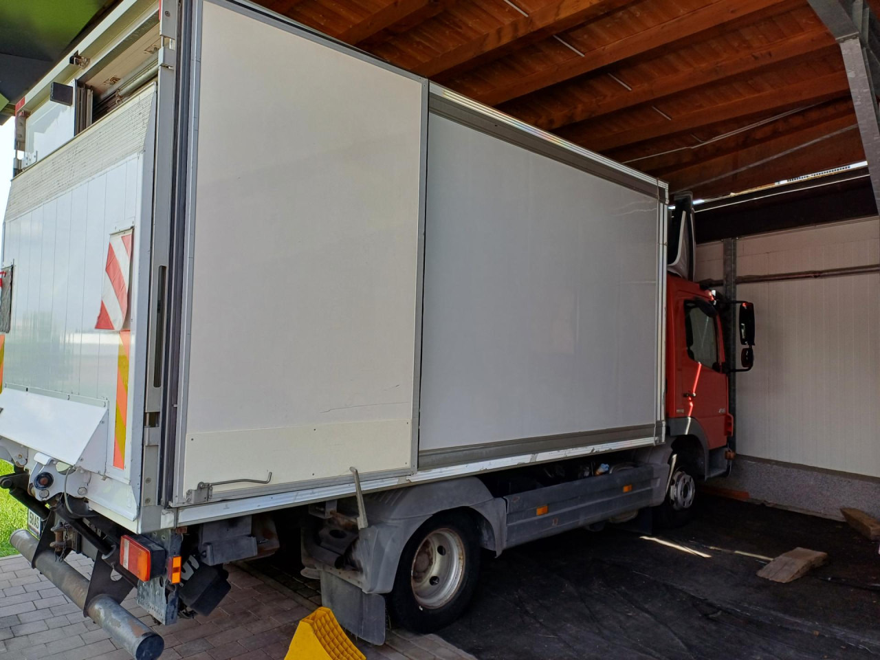 MERCEDES-BENZ 816 Euro5 AHK Luftfeder - Refrigerator truck: picture 2 MERCEDES-BENZ 816 Euro5 AHK Luftfeder - Refrigerator truck: picture 2