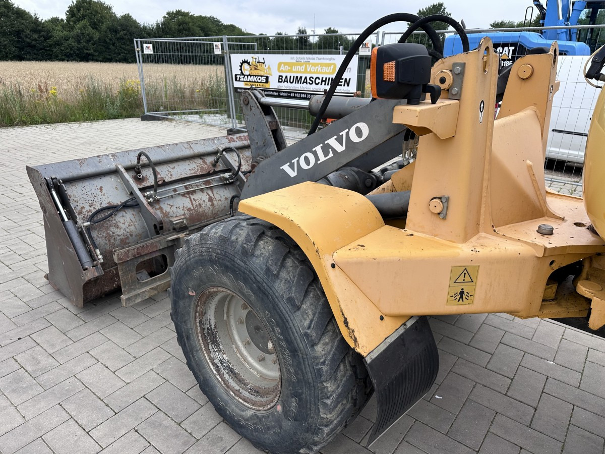 Wheel loader VOLVO L 30 B PRO 3er Kreis Klappschaufel+Palettengabel: picture 18 Wheel loader VOLVO L 30 B PRO 3er Kreis Klappschaufel+Palettengabel: picture 18