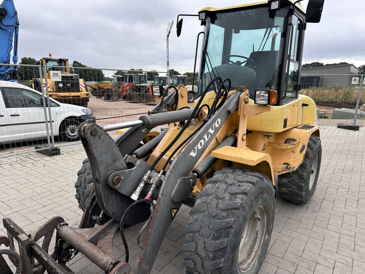Wheel loader VOLVO L 30 B PRO 3er Kreis Klappschaufel+Palettengabel: picture 17 Wheel loader VOLVO L 30 B PRO 3er Kreis Klappschaufel+Palettengabel: picture 17