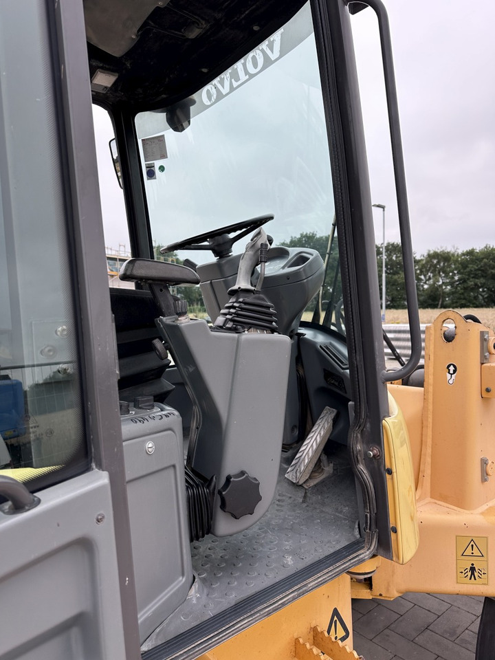 Wheel loader VOLVO L 30 B PRO 3er Kreis Klappschaufel+Palettengabel: picture 12 Wheel loader VOLVO L 30 B PRO 3er Kreis Klappschaufel+Palettengabel: picture 12