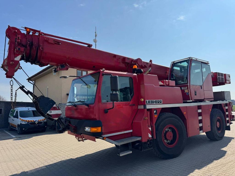 Liebherr LTM 1030-2.1 - All terrain crane: picture 1 Liebherr LTM 1030-2.1 - All terrain crane: picture 1