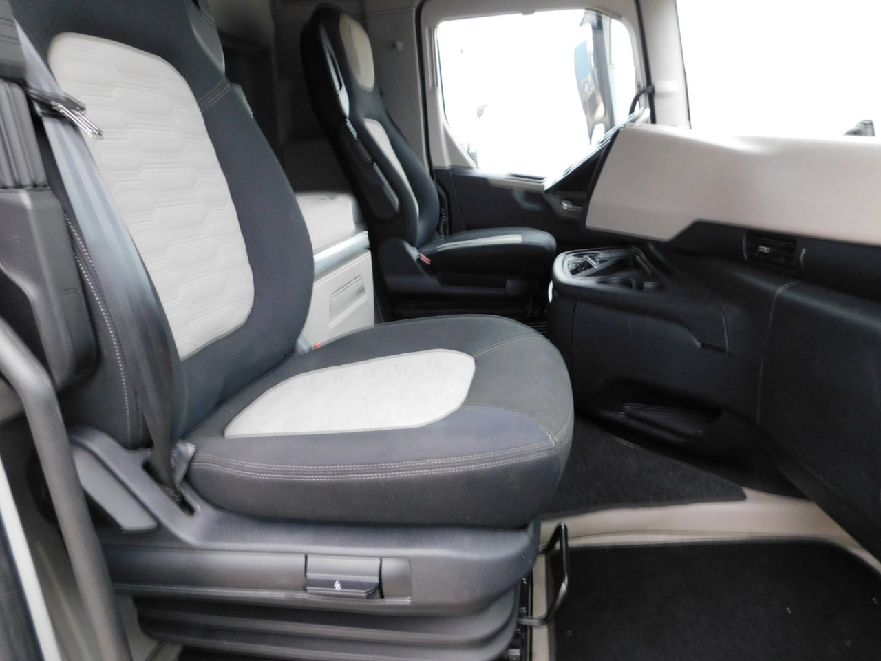 Ford F max ll 4x2 scab e6 12tx2620 - Tractor unit: picture 5 Ford F max ll 4x2 scab e6 12tx2620 - Tractor unit: picture 5