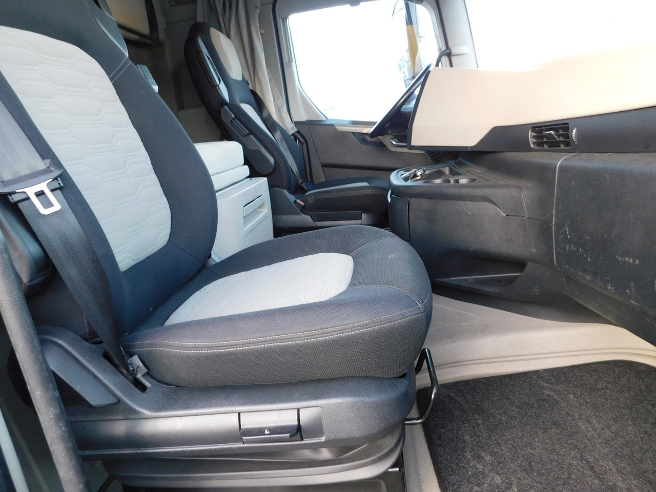 Ford F max ll 4x2 scab e6 12tx2620 - Tractor unit: picture 5 Ford F max ll 4x2 scab e6 12tx2620 - Tractor unit: picture 5