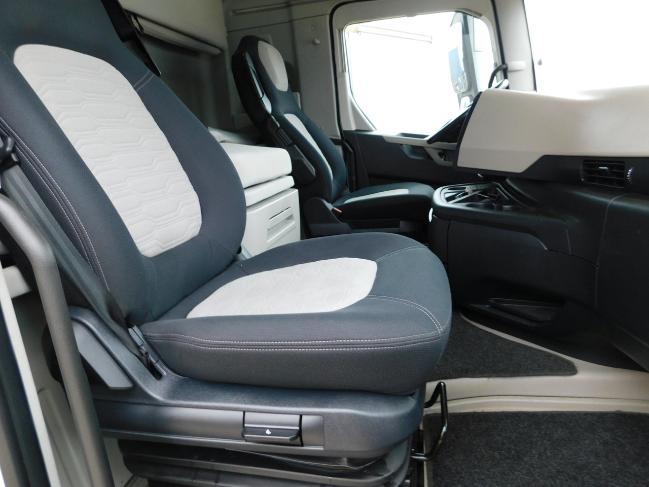 Ford F max ll 4x2 scab e6 12tx2620 - Tractor unit: picture 5 Ford F max ll 4x2 scab e6 12tx2620 - Tractor unit: picture 5