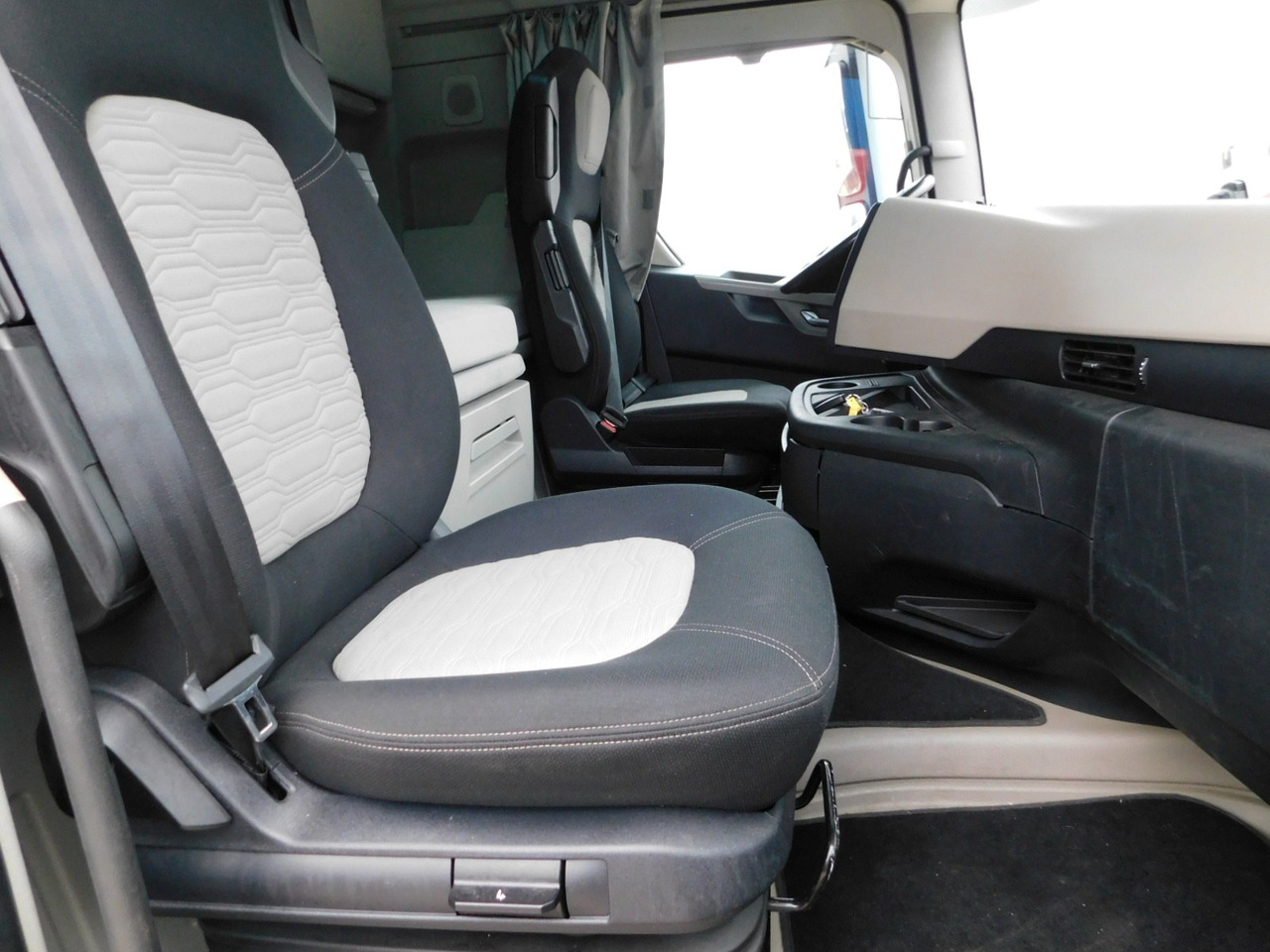 Ford F max ll 4x2 scab e6 12tx2620 - Tractor unit: picture 5 Ford F max ll 4x2 scab e6 12tx2620 - Tractor unit: picture 5