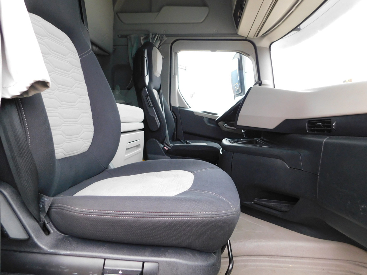 Ford F max ll 4x2 scab e6 12tx2620 - Tractor unit: picture 5 Ford F max ll 4x2 scab e6 12tx2620 - Tractor unit: picture 5