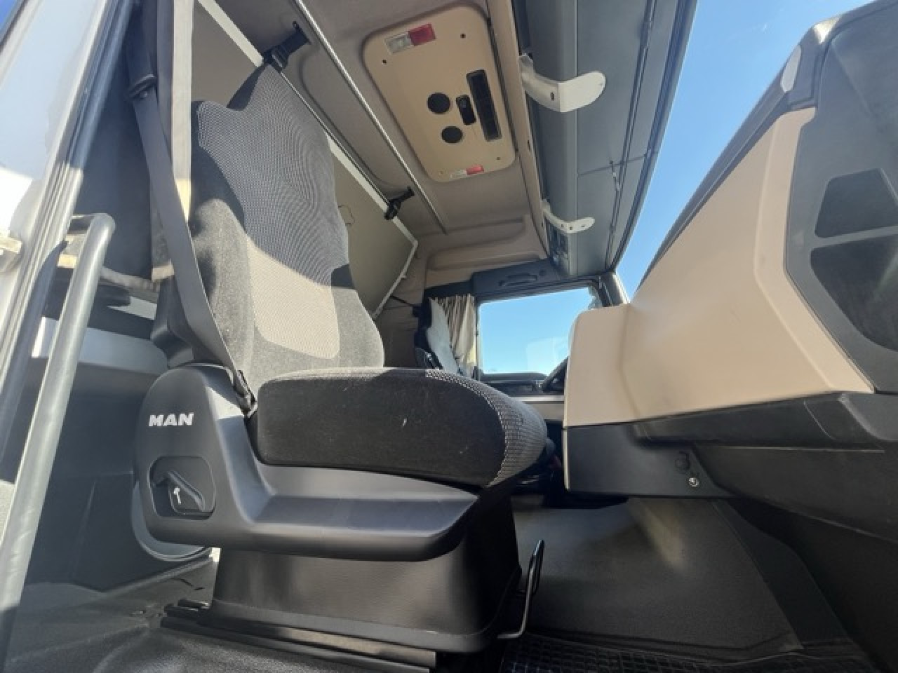 MAN TGX 18.460 4x2 BLS mit Kipphydraulik Euro6 Klima - Tractor unit: picture 2 MAN TGX 18.460 4x2 BLS mit Kipphydraulik Euro6 Klima - Tractor unit: picture 2