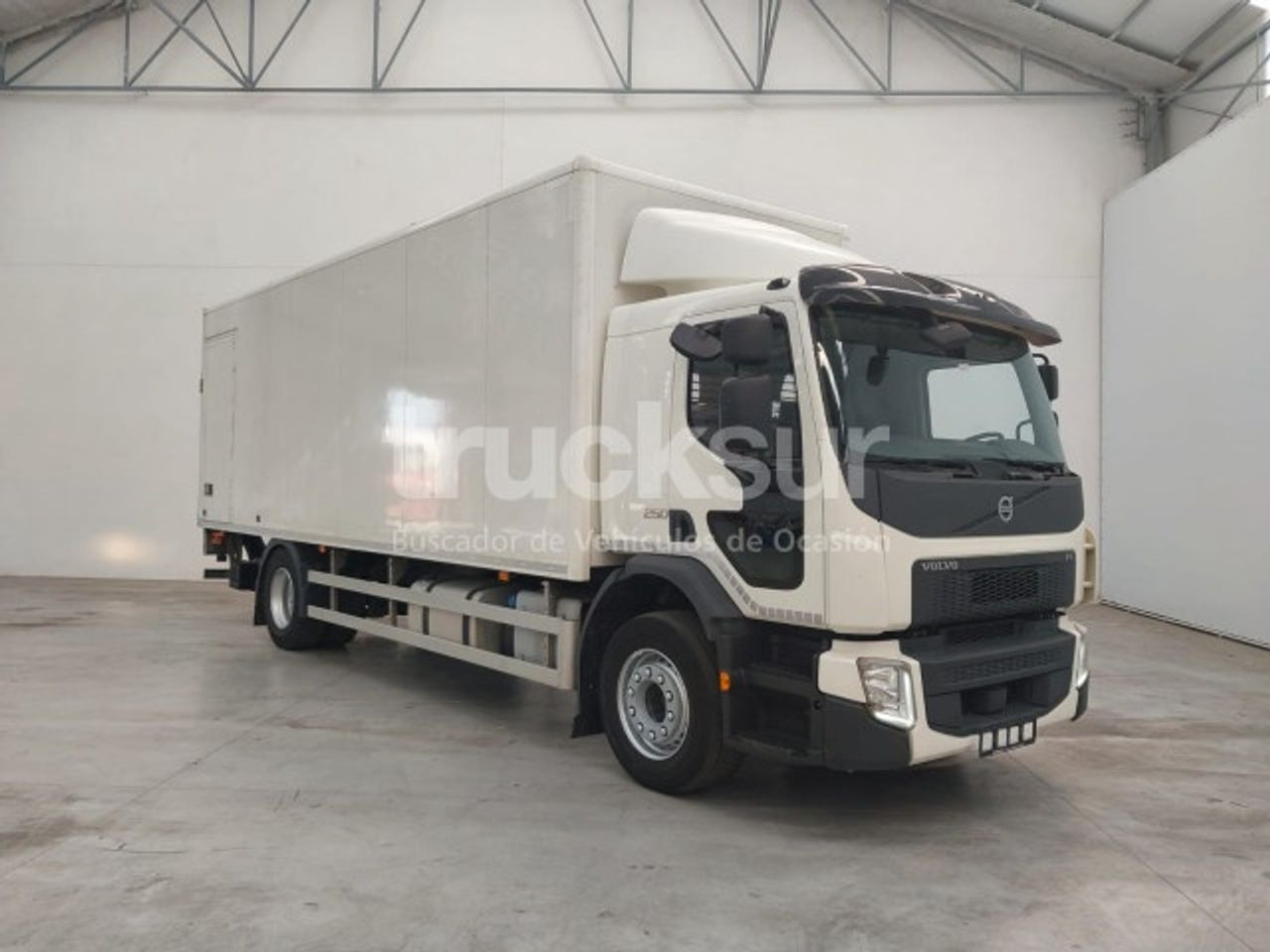Volvo UVES07230006 - Tractor unit: picture 2 Volvo UVES07230006 - Tractor unit: picture 2