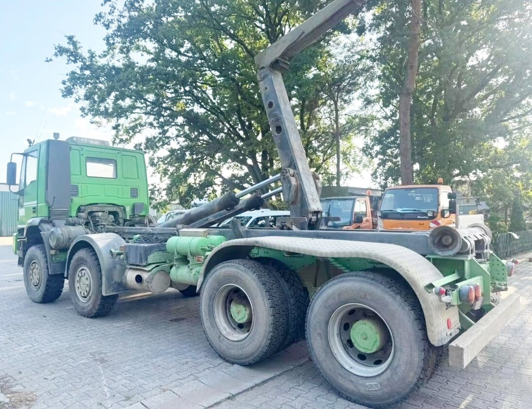 Euro Tech 410EH42 8x8 Euro Tech 410EH42 8x8, Abrollkipper - Hook lift truck: picture 5 Euro Tech 410EH42 8x8 Euro Tech 410EH42 8x8, Abrollkipper - Hook lift truck: picture 5