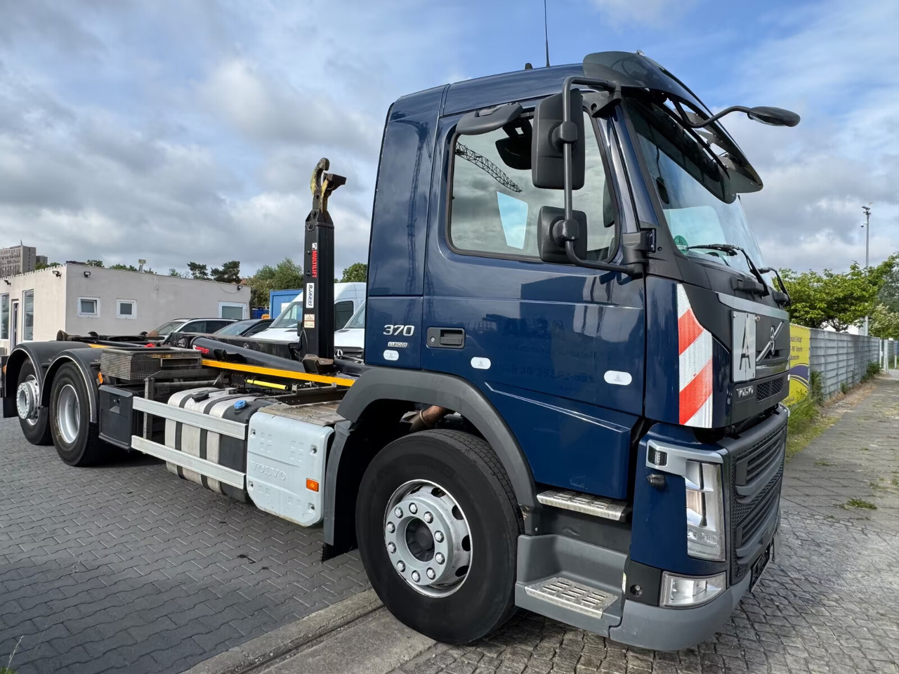 FM 370/410 6x2 FM 370/410 6x2, Lenk-/Liftachse - Hook lift truck: picture 3 FM 370/410 6x2 FM 370/410 6x2, Lenk-/Liftachse - Hook lift truck: picture 3