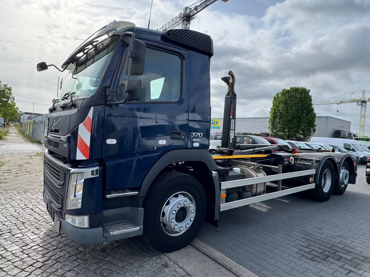 FM 370/410 6x2 FM 370/410 6x2, Lenk-/Liftachse - Hook lift truck: picture 1 FM 370/410 6x2 FM 370/410 6x2, Lenk-/Liftachse - Hook lift truck: picture 1