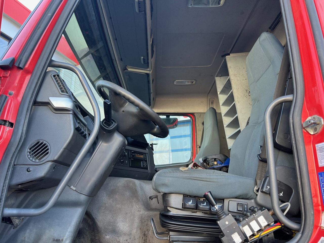 FM 460 8x2-6 FM 460 8x2-6, Lenk-/Liftachse, Kran HMF 2020-K4, Funk - Hook lift truck, Crane truck: picture 5 FM 460 8x2-6 FM 460 8x2-6, Lenk-/Liftachse, Kran HMF 2020-K4, Funk - Hook lift truck, Crane truck: picture 5