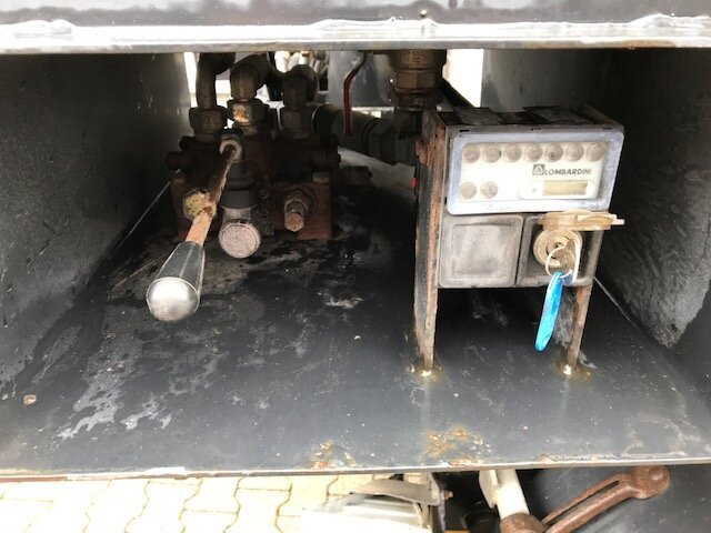 HDK 1860 HDK 1860 Hinterkippmulde ca. 28m³ mit Seperatmotor, eigene Hydraulik - Tipper trailer: picture 2 HDK 1860 HDK 1860 Hinterkippmulde ca. 28m³ mit Seperatmotor, eigene Hydraulik - Tipper trailer: picture 2