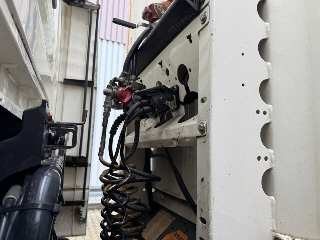 Krone SDP 27 SDP 27 , Edscha-Verdeck, Ex-Fahrschule - Dropside/ Flatbed semi-trailer: picture 4 Krone SDP 27 SDP 27 , Edscha-Verdeck, Ex-Fahrschule - Dropside/ Flatbed semi-trailer: picture 4