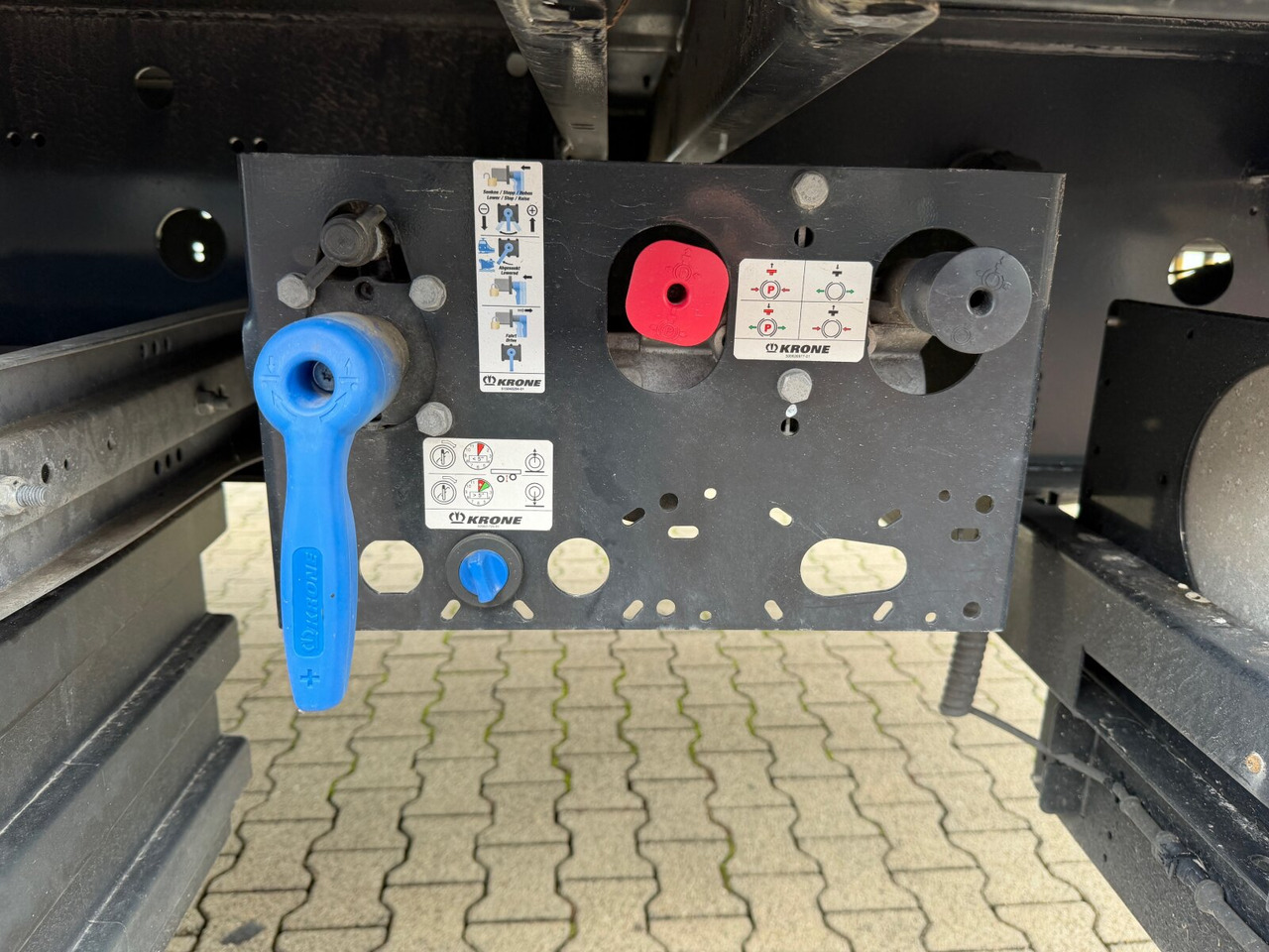 Krone SDP 27 SDP 27, Liftachse, Twist-Locks, 20/2x20/40Fuß, Neuwertig! - Dropside/ Flatbed semi-trailer: picture 4 Krone SDP 27 SDP 27, Liftachse, Twist-Locks, 20/2x20/40Fuß, Neuwertig! - Dropside/ Flatbed semi-trailer: picture 4